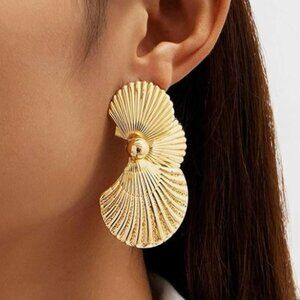 NEW Golden Seashells Earrings